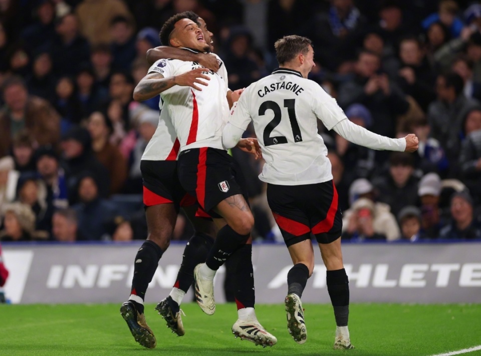 欧冠赛场精彩瞬间：巴萨2-1战胜拜仁,