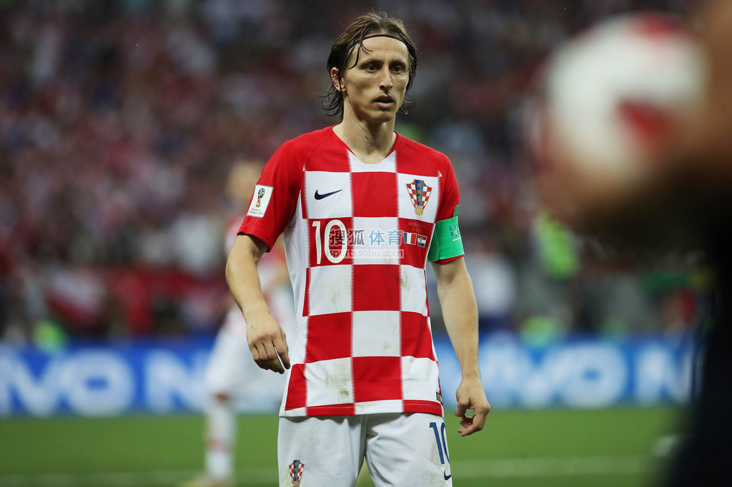 法国后卫朗克坦因酒驾+毒驾+无证驾驶造成事故，被判三年监禁